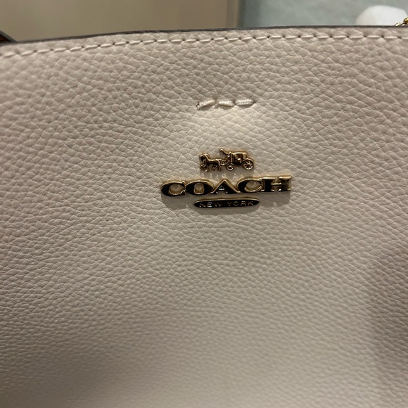 Coach Cream Leather Shoulder Bag with Gold Accents - Picture 2 of 4